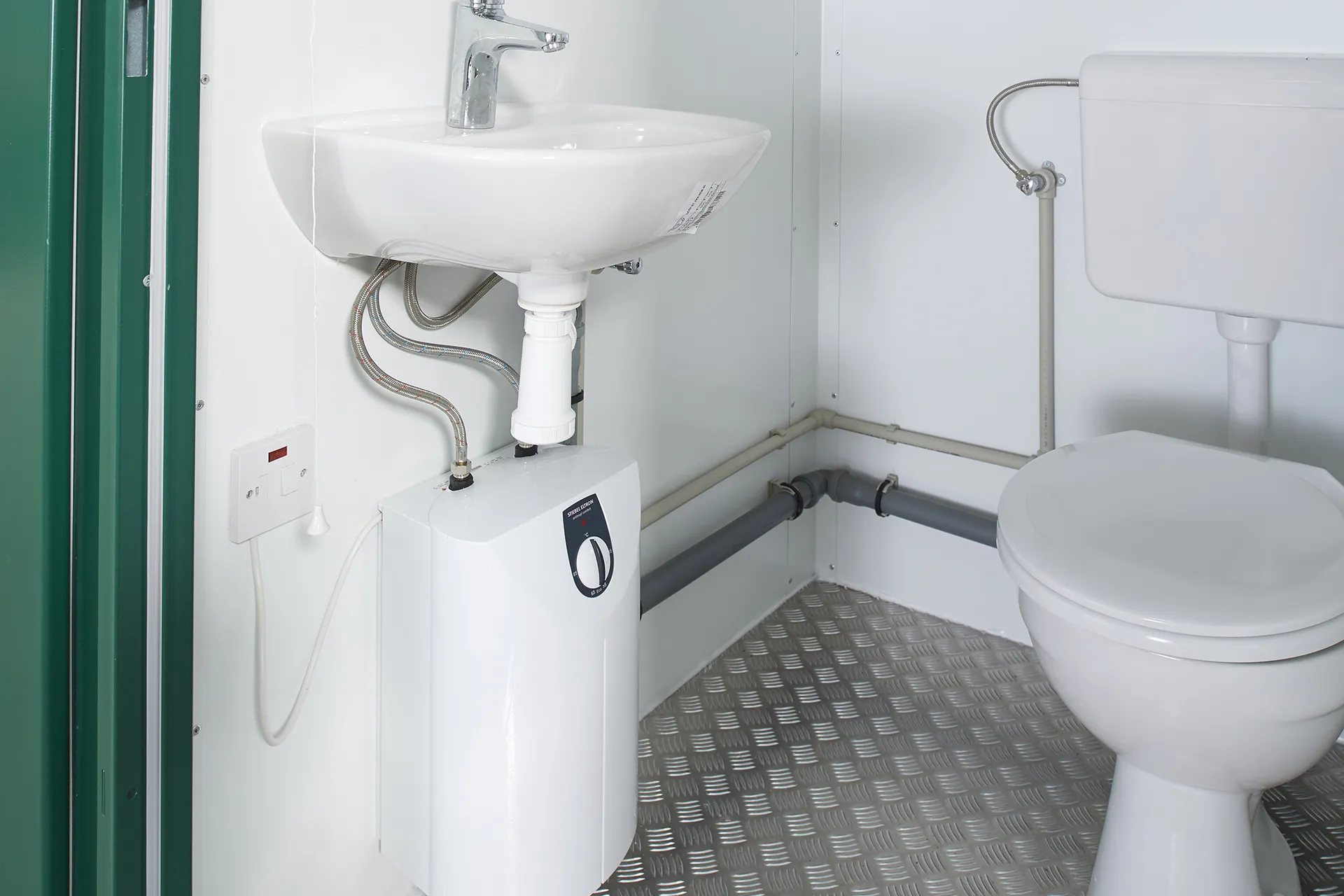 1+1 double mains toilet 8ft x 5ft (green)