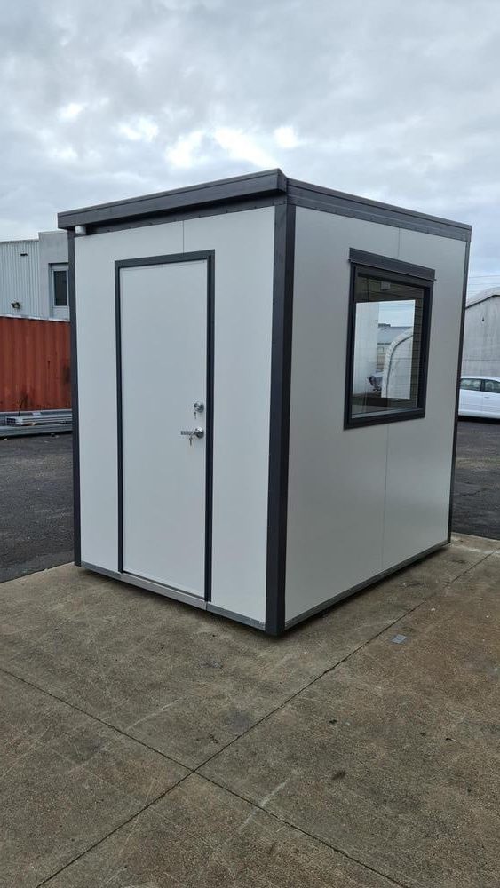 3 window security gatehouse