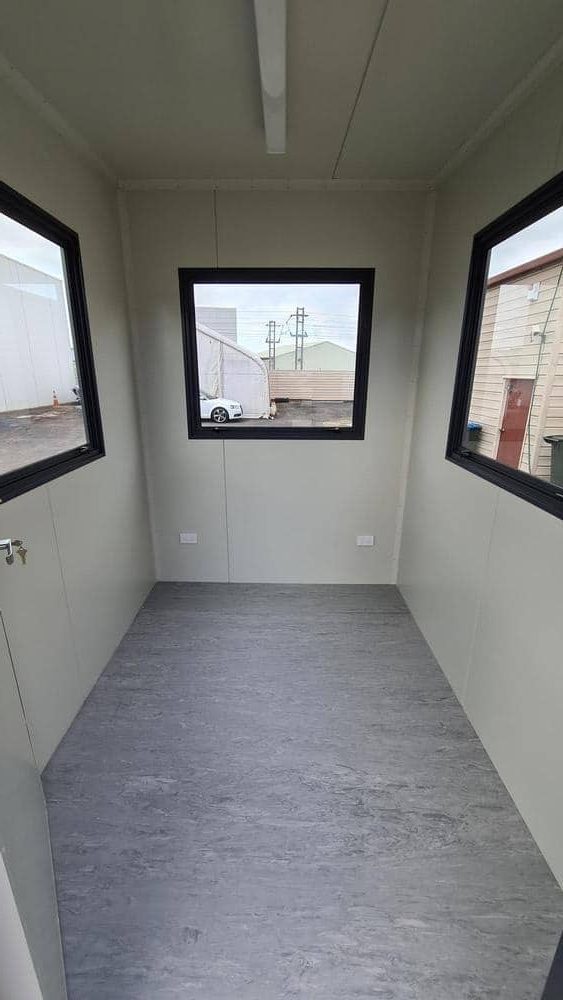 3 window security gatehouse